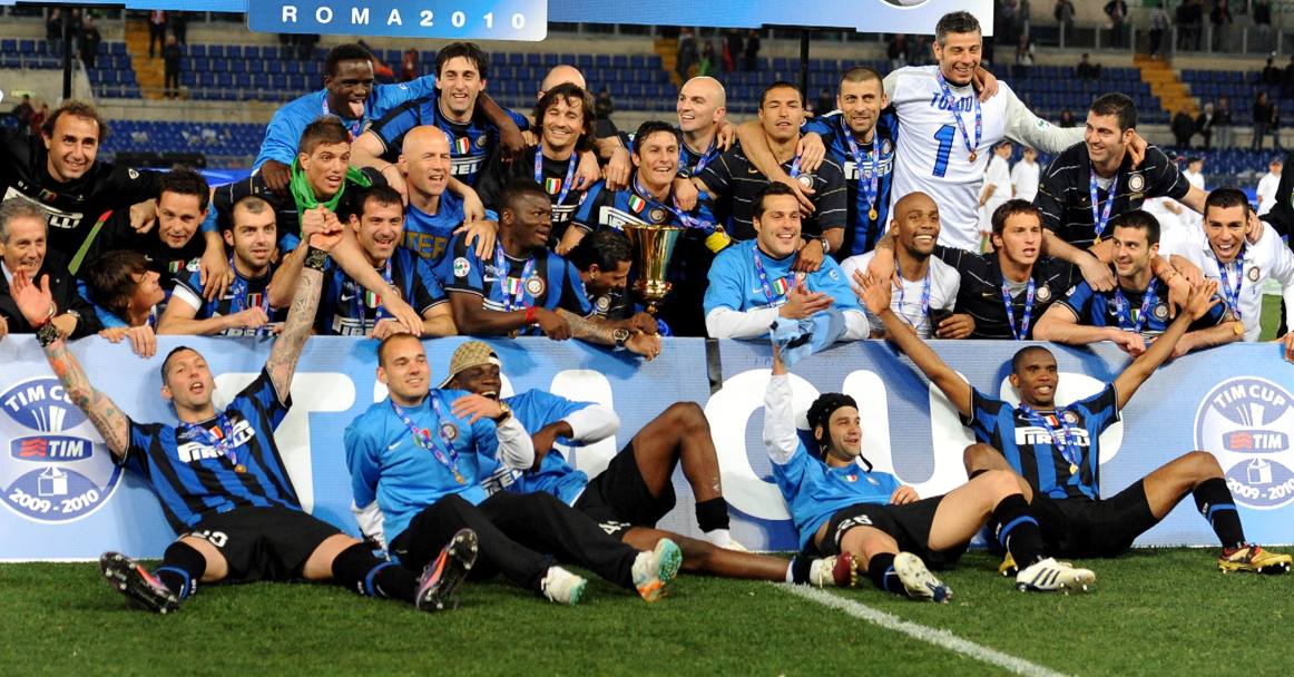 Continua a riavvolgersi il nastro del tempo. Corre il 5 maggio 2010 e l&#39;Inter grazie a un gol di Milito batte la Roma e vince la Coppa Italia 2010. E&#39; il primo atto che porter al Triplete (Ansa)